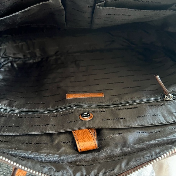 Michael Kors Warren Large Laptop Briefcase New with Shoulder Strap Tan Brown - Picture 9 of 10